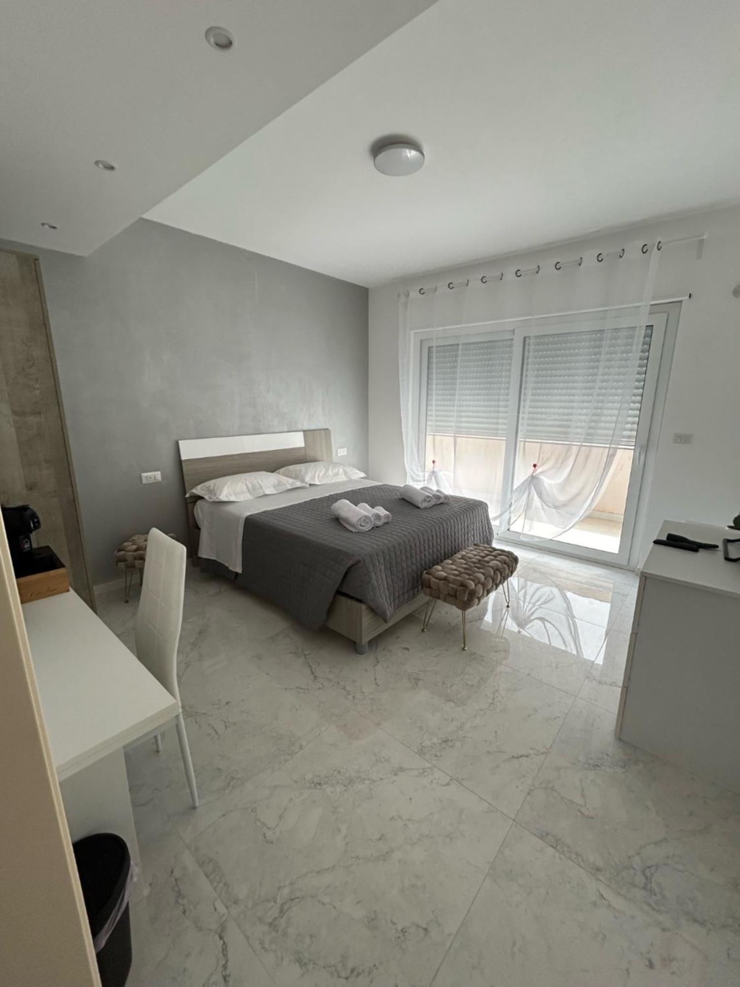 Aqua Marine B&B - Rooms And Apartments Μιλάτσο Εξωτερικό φωτογραφία